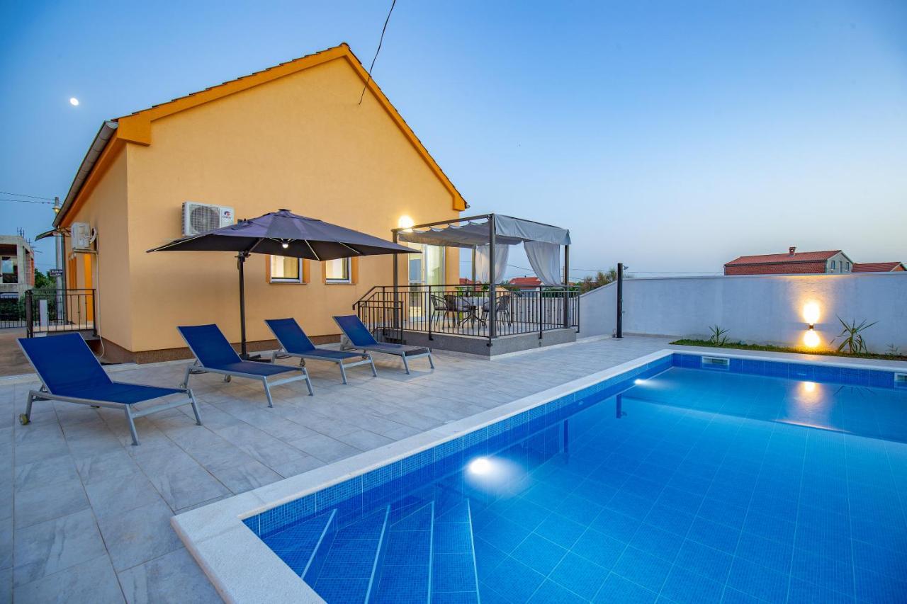 Willa Family And Friends Private Heated Pool With Jacuzzi