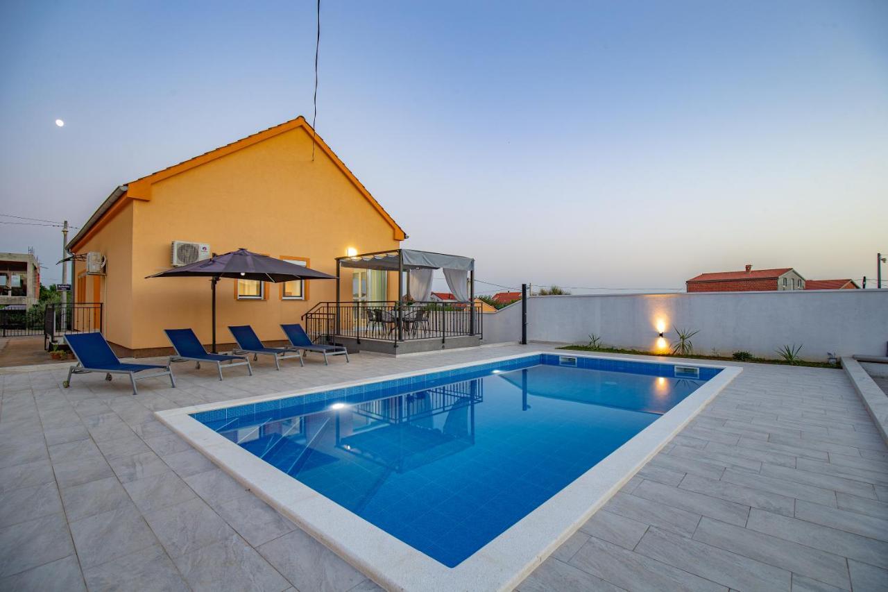 Family And Friends Private Heated Pool With Jacuzzi Zadar