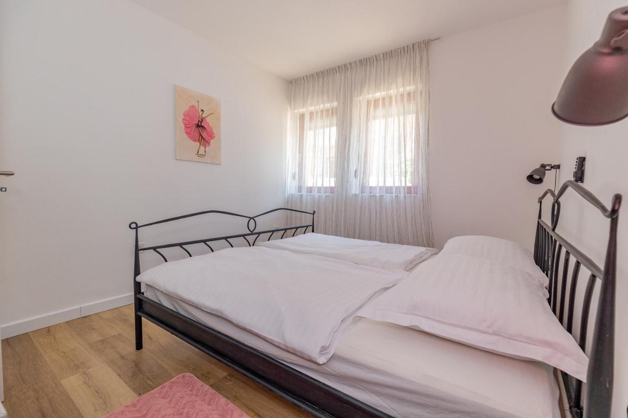 Family And Friends Private Heated Pool With Jacuzzi Zadar