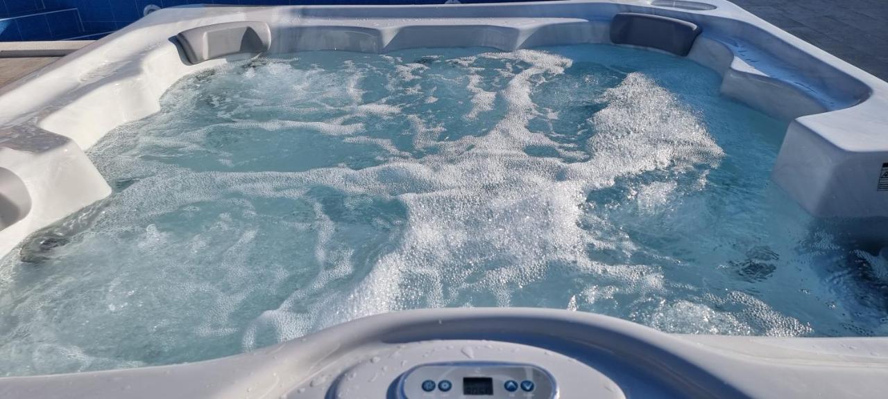 Willa Family And Friends Private Heated Pool With Jacuzzi *