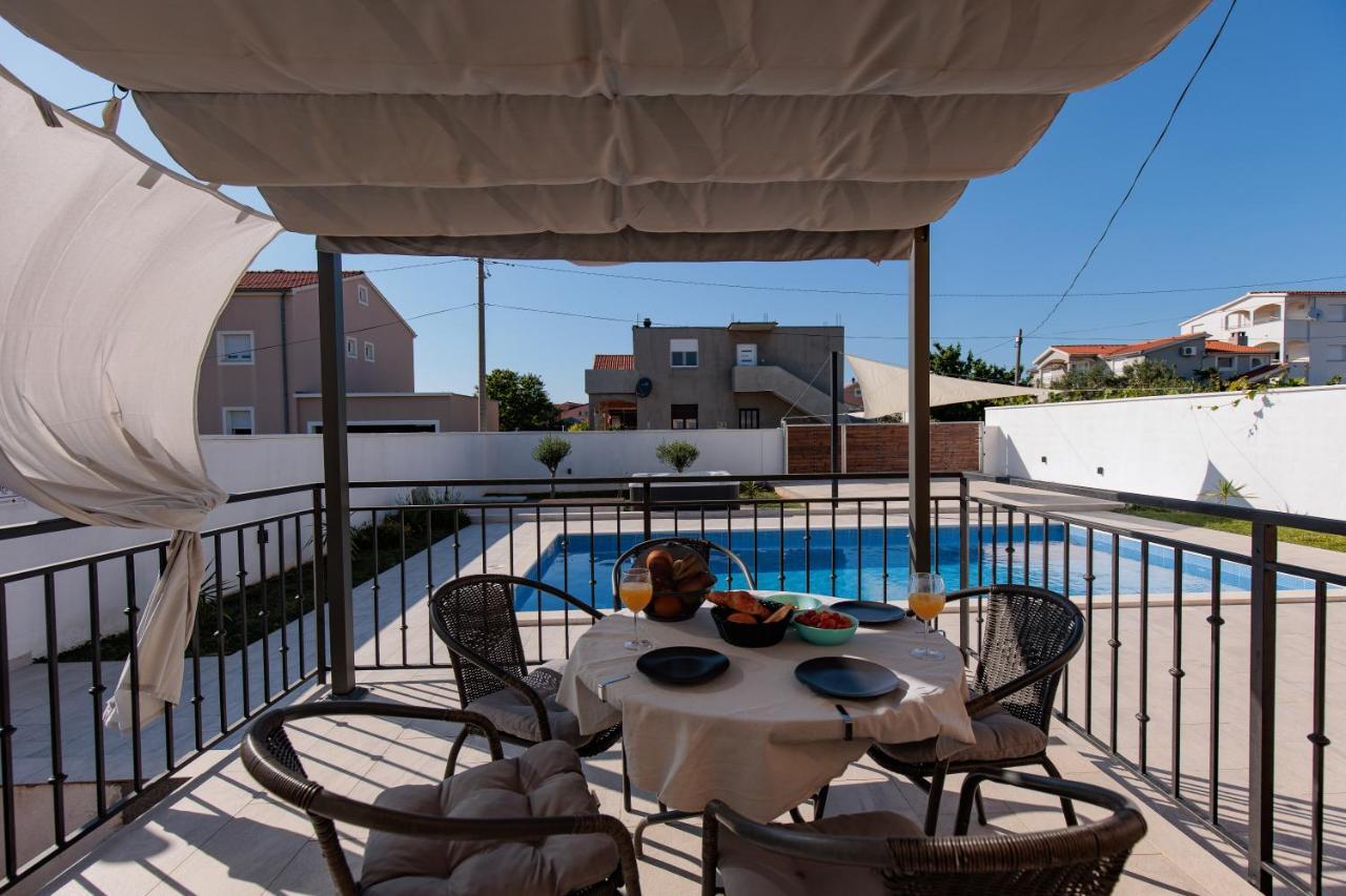 Family And Friends Private Heated Pool With Jacuzzi *