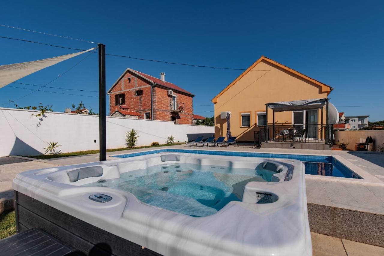 Willa Family And Friends Private Heated Pool With Jacuzzi