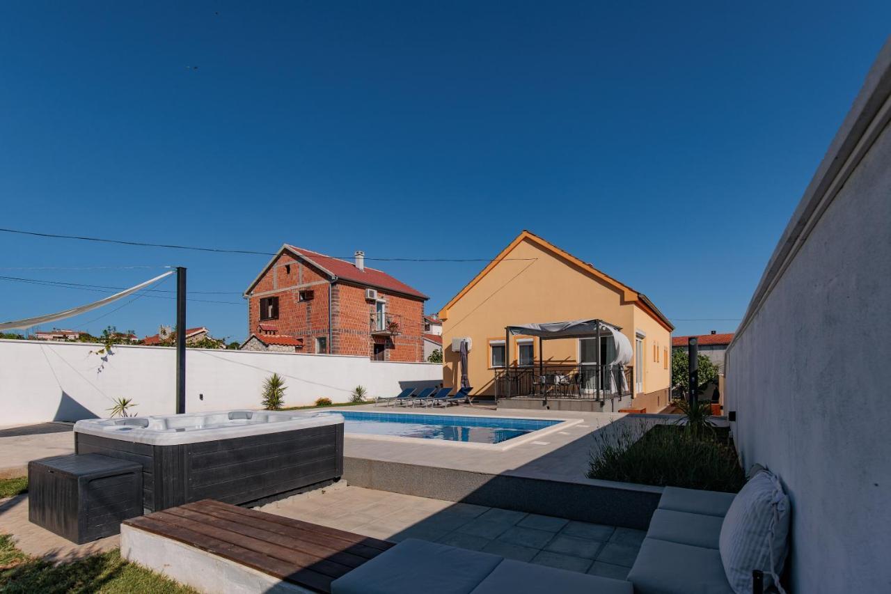 Family And Friends Private Heated Pool With Jacuzzi Willa