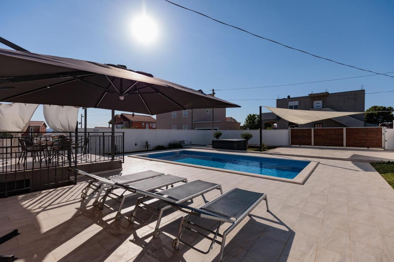Family And Friends Private Heated Pool With Jacuzzi
