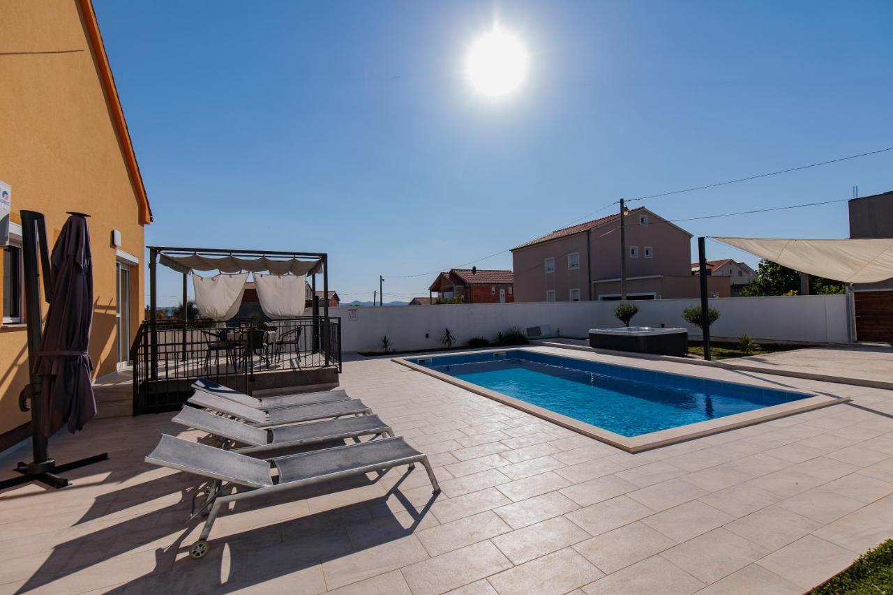 Family And Friends Private Heated Pool With Jacuzzi Zadar