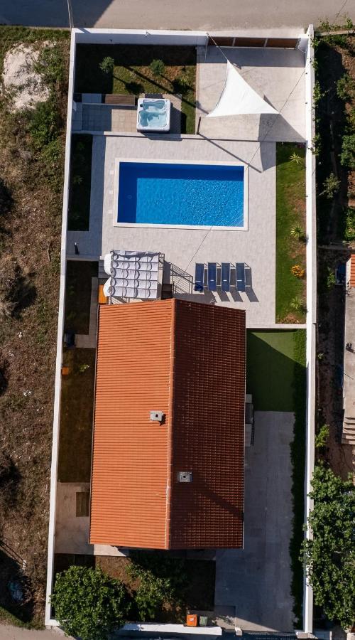Family And Friends Private Heated Pool With Jacuzzi *