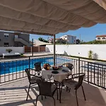 Villa Family And Friends Private Heated Pool With Jacuzzi