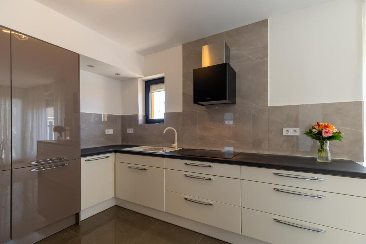 Family And Friends Private Heated Pool With Jacuzzi Villa *
