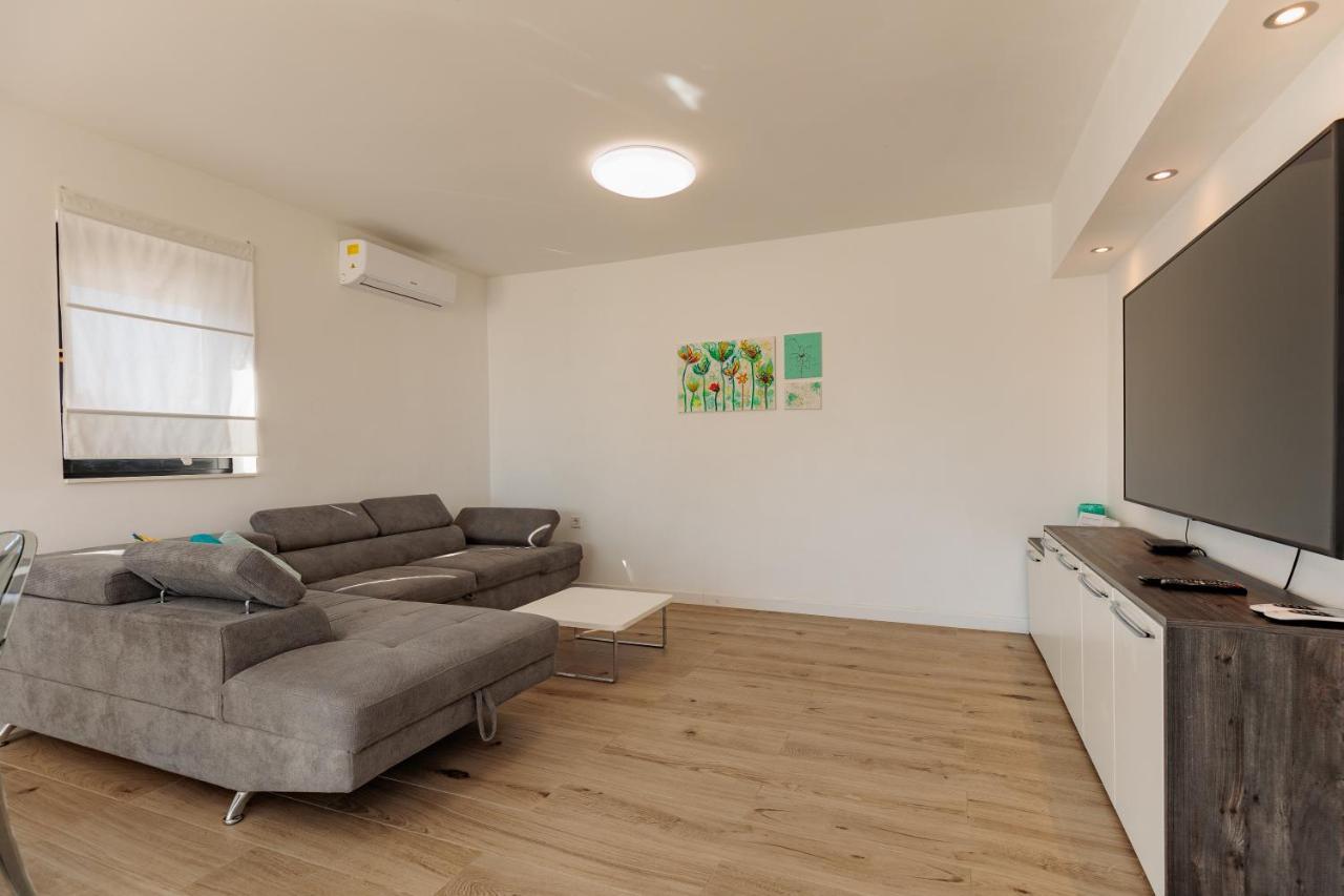 Villa Family And Friends Private Heated Pool With Jacuzzi Zadar